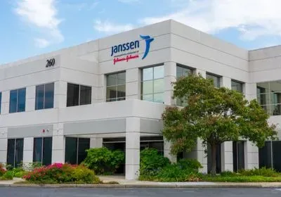 johnson & johnson johnson&johnson j&j janssen covid-19 vaccine vaccination pandemic adenovirus vector blood clot side effect cerebral venous sinus thrombosis CVST sars-cov-2 coronavirus pandemic astrazeneca